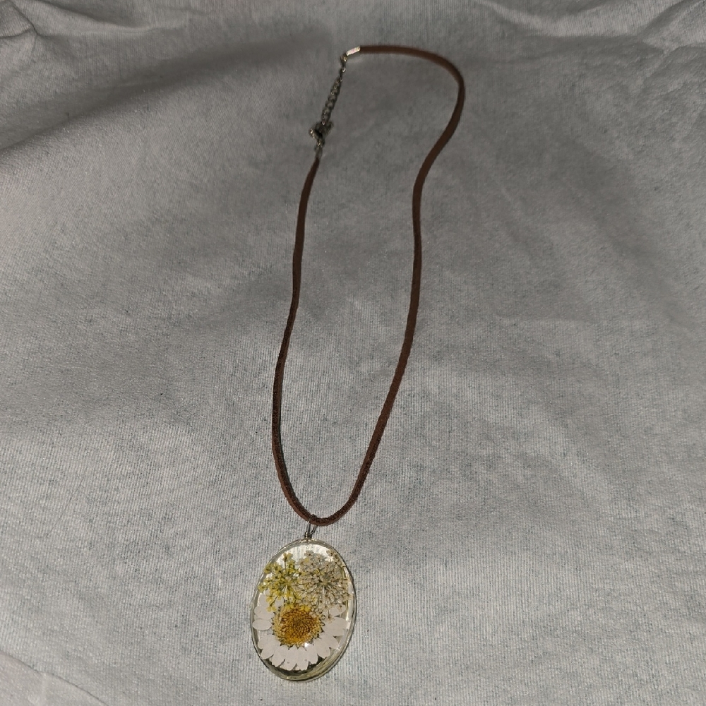 Daisy/Babys' Breath Glass Pendant Necklace